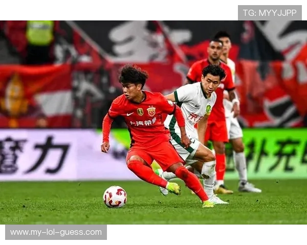 中国现代男足球星风采：谁将成为未来足坛领军人物