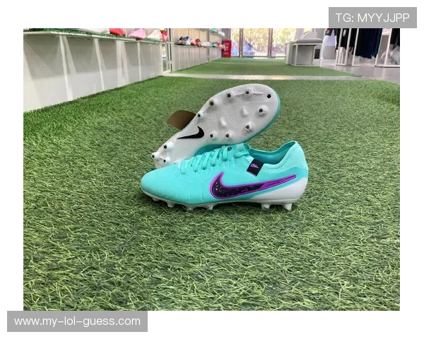 传奇球星足球鞋排名前十解析 这些经典之选如何影响足球历史