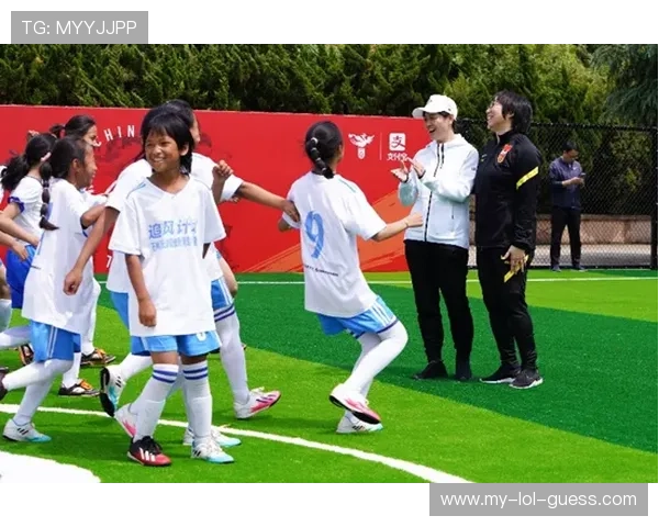 正能量足球明星精神风貌展现激励年轻人奋勇前行